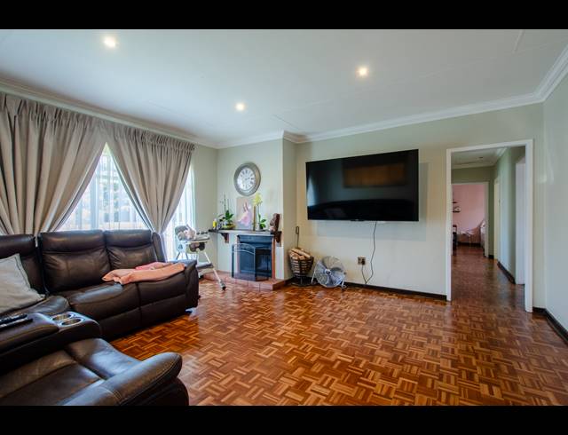 3 BEDROOM HOUSE FOR SALE IN HEIDELBERG INDUSTRIAL